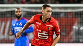 Le milieu de terrain Nemanja Matic avec Rennes face à l'OL le 12 novembre 2023