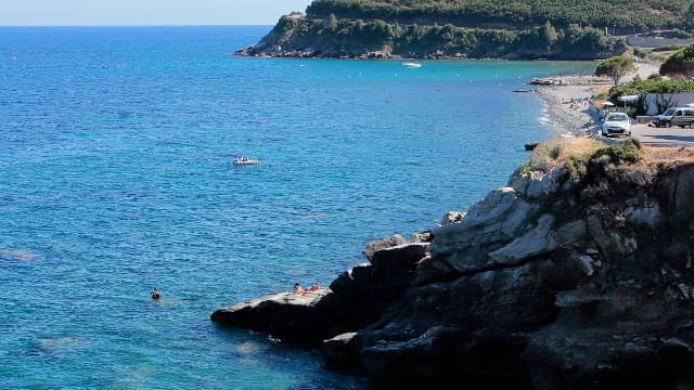 Samedi, une altercation a eu lieu, peut-être à cause du port du burkini, sur la plage de Sisco.