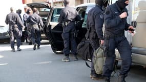 Des hommes du GIGN près du Super U de Trèbes vendredi 23 mars