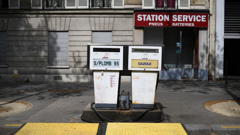 Une petite station à Paris avec ses deux pompes