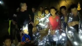 Thaïlande: un sauveteur a pu rejoindre les enfants miraculés 