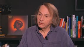 L'écrivain Michel Houellebecq, interviewé par Antoine de Caunes pour le Grand Journal de Canal +, jeudi.