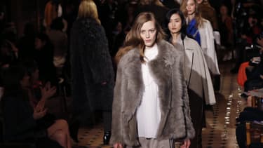 Une mannequin à un défilé d'Hermès