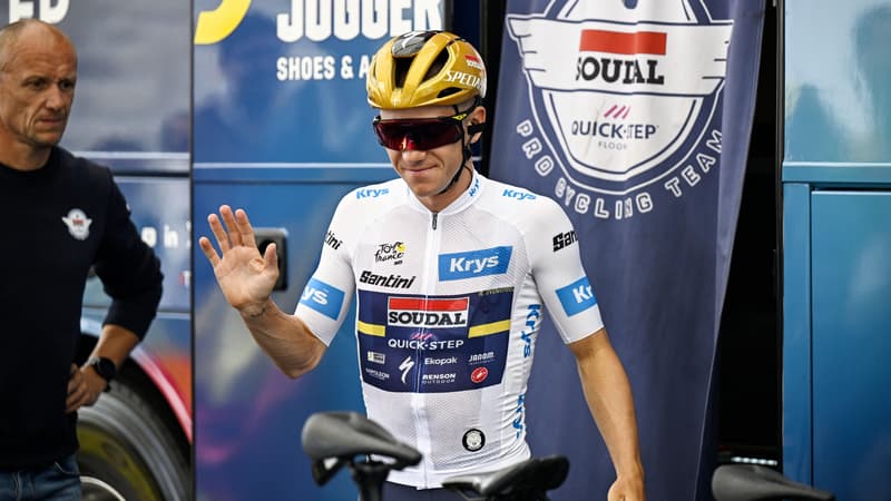Cyclisme: quand Lukaku sâ€™invite par surprise lors de la signature de contrat de Remco...
