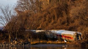 L'accident est survenu vers 7h20 (12h20 GMT) au moment où le train amorçait un virage réputé difficile.