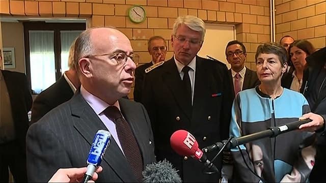 Bernard Cazeneuve, en visite dans un centre d'accueil pour migrants dans les Pyrénées-Atlantiques.
