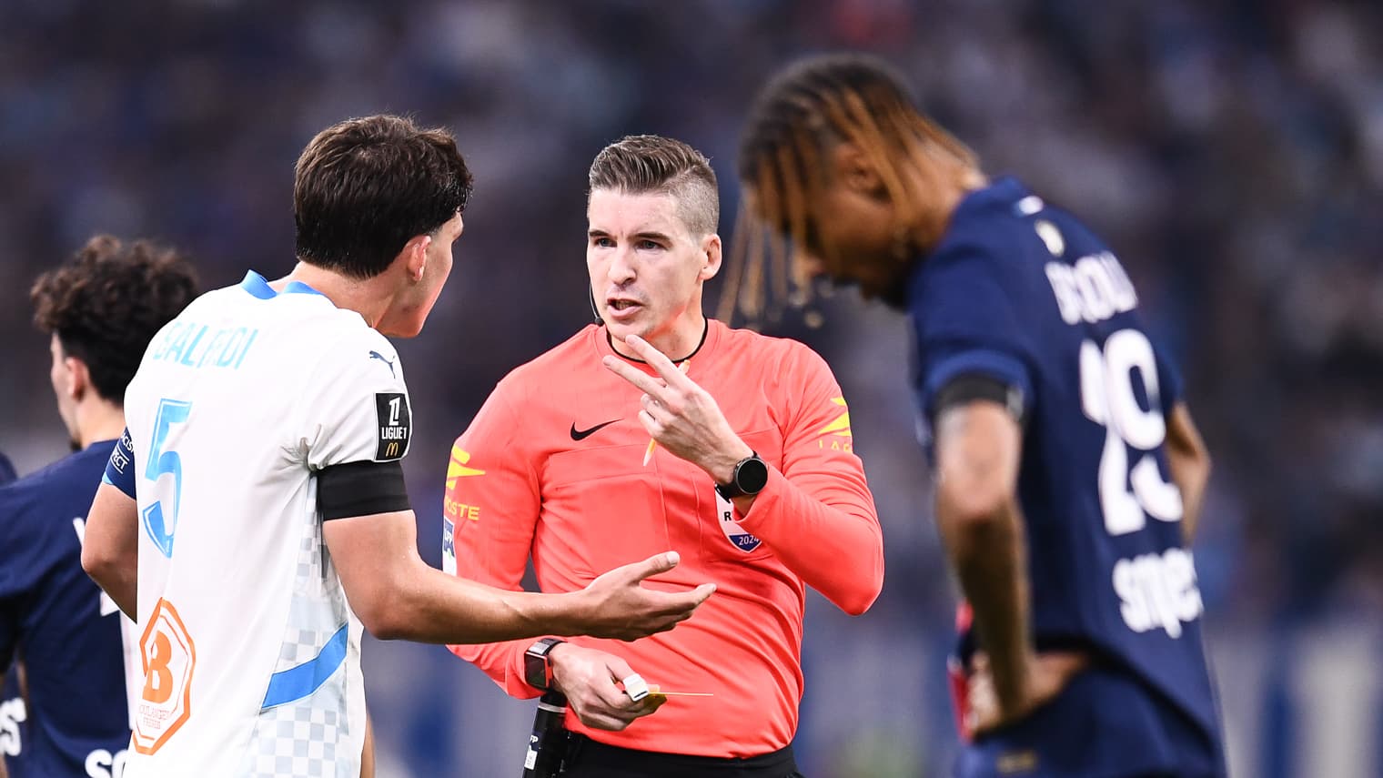 Ligue 1 l'arbitre François Letexier raconte son étonnant deuxième métier