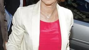 En déplacement à Toulouse au terme d'une semaine difficile pour le Parti socialiste, Ségolène Royal a invité la gauche à "rester debout" et à ne pas craindre la primaire préalable à l'élection présidentielle de 2012. /Photo prise le 17 mai 2011/REUTERS/Be