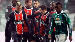 Mathieu Bodmer félicité par ses coéquipiers après son but victorieux