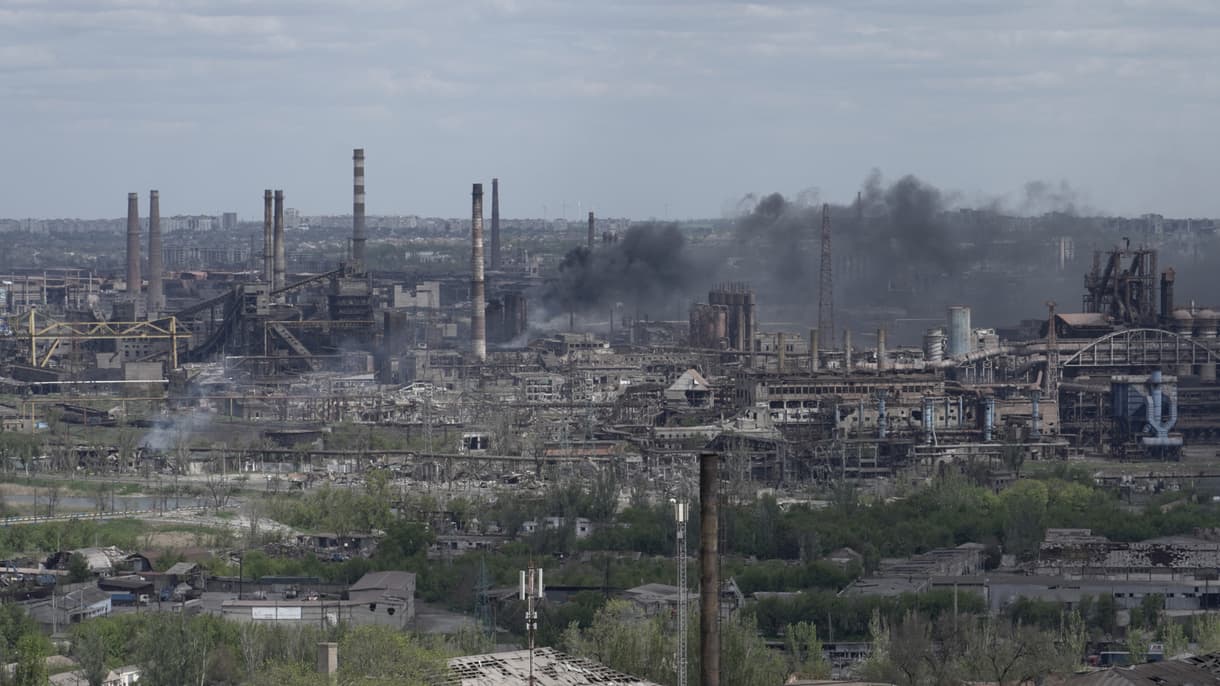 Guerre en Ukraine: plus de 260 combattants ukrainiens évacués d'Azovstal