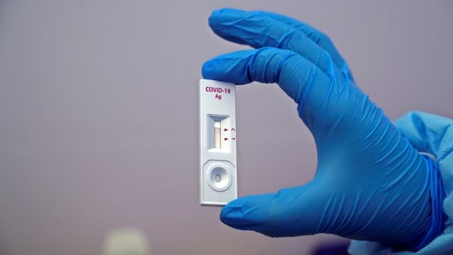 Covid-19: les tests antigéniques moins sensibles au variant Omicron, selon  les autorités sanitaires américaines
