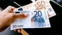 Baisse d'impôts de 6 milliards d'euros: "On baisse les impôts, mais tout augmente à côté"