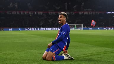 Désiré Doué célébrant son but face à Brest en Ligue 1 avec le PSG