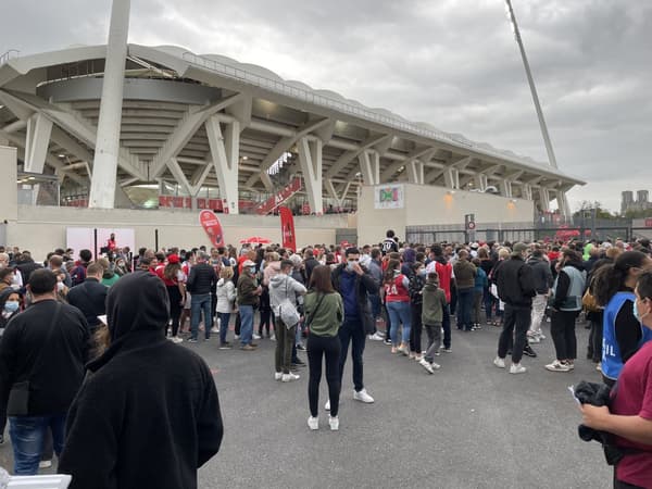 La foule à Reims pour la première de Messi