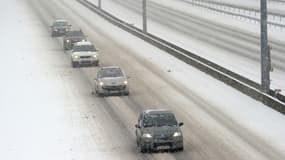 De nouvelles perturbations sont à prévoir sur les routes et dans les airs, ce lundi.