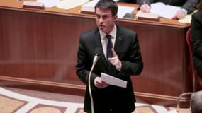 Le Premier ministre français Manuel Valls s'adresse à l'Assemblée nationale à Paris le 9 février 2016