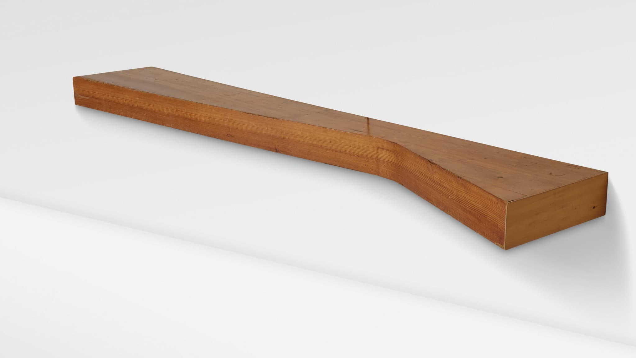 Console créée pour la Cascade, Arc 1600, 1967-1967 par Charlotte Perriand et vendue par Christie's.