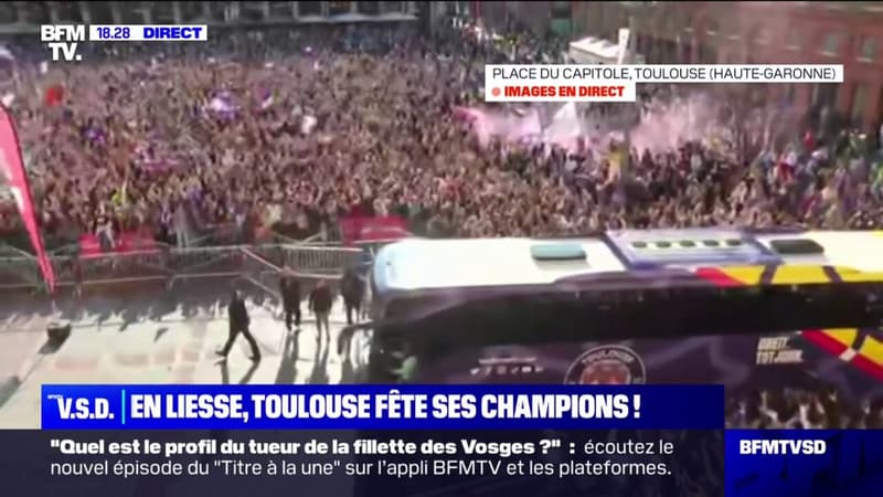 Le bus des joueurs du TFC, vainqueurs de la Coupe de France, est arrivé sur la place du Capitole à Toulouse
