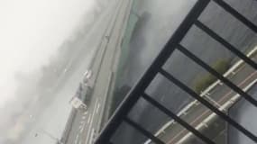 Ces images montrent la puissance du typhon qui frappe actuellement le Japon
