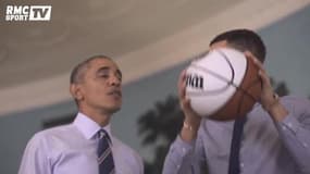 En vidéo : quand Obama apprend à Curry à mieux shooter