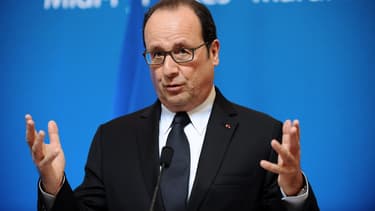 François Hollande veut que l'emploi en France soit garanti après le rachat d'Alcatel par Nokia.