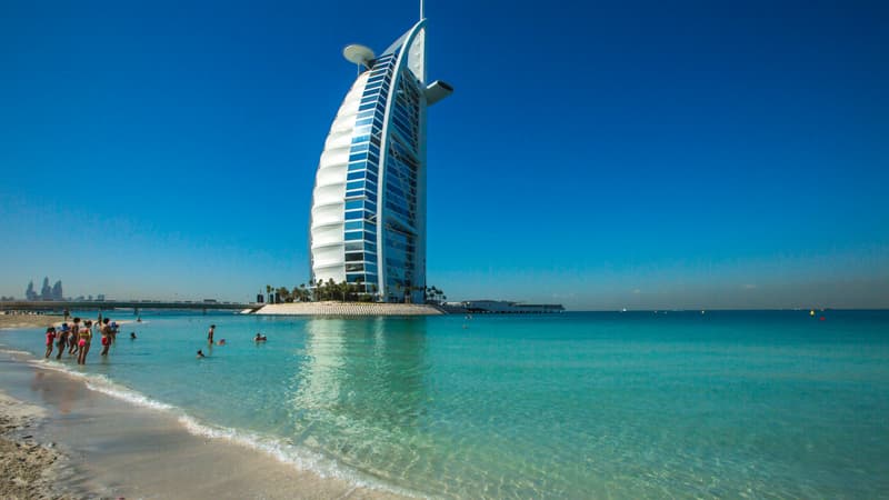 Des expatriés ont quitté Dubaï à cause de la guerre mais maintenant ils ont peur de payer des impôts: les Émirats arabes unis assouplissent les règles de résidence fiscale