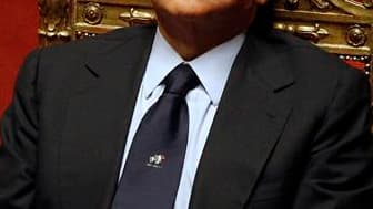 Le gouvernement de Silvio Berlusconi a obtenu comme prévu la confiance du Sénat italien, où il dispose d'une majorité confortable. Il doit désormais affronter une motion de censure à la Chambre des députés, où il ne dispose pas d'une majorité certaine com