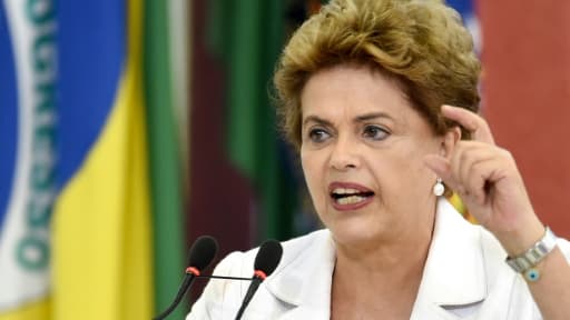 La présidente Dilma Rousseff le 30 mars 2016 à Brasilia La présidente Dilma Rousseff le 30 mars 2016 à Brasilia