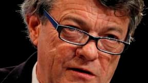 Jean-Louis Borloo affiche sa volonté de se présenter "pour gagner" à l'élection présidentielle de 2012 tout en précisant dans l'édition de mardi de La Voix du Nord qu'il se prononcera officiellement "entre l'été et l'automne". /Photo prise le 15 mai 2011/