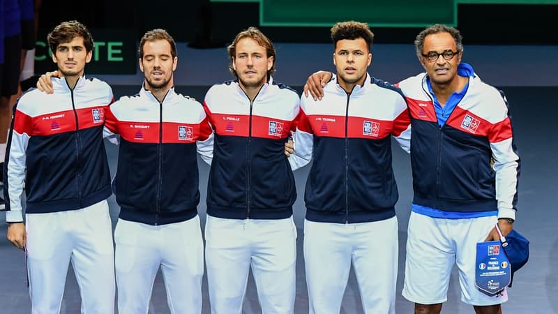 Les joueurs de l'équipe de France et Yannick Noah