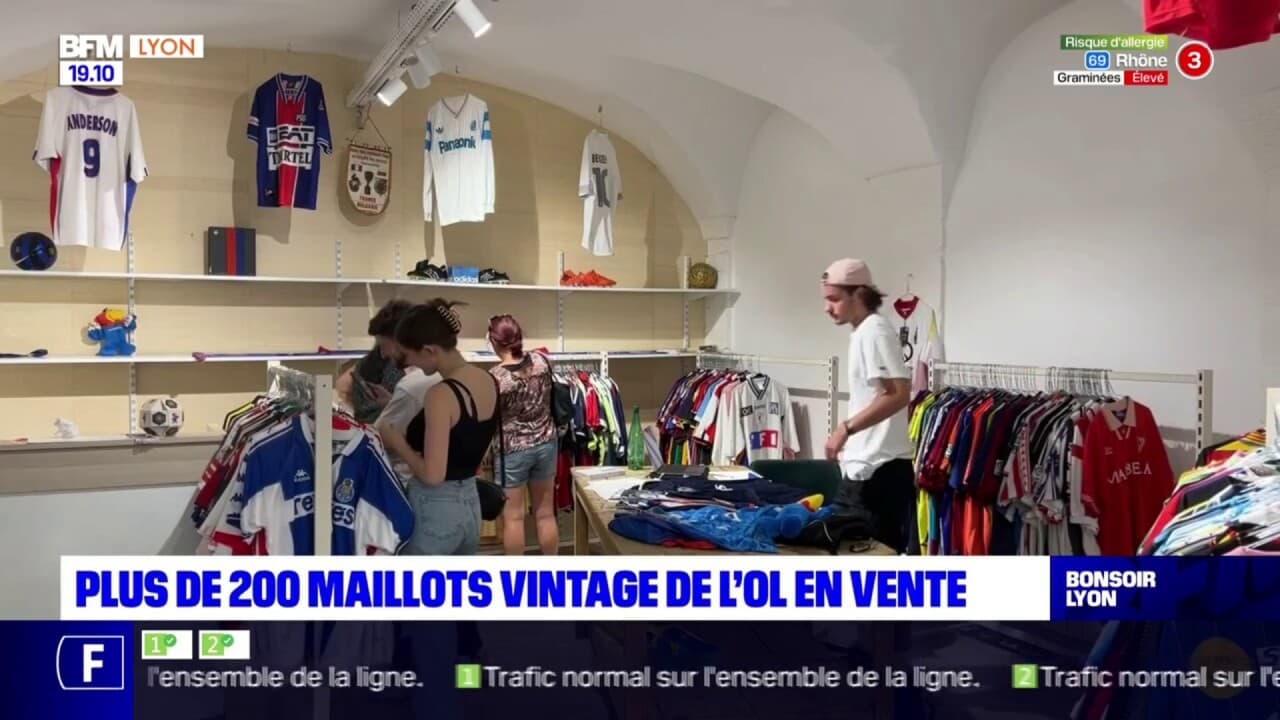 OL des centaines de maillots vintage en vente dans une boutique ephemere