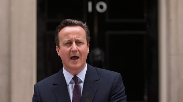 Le Premier ministre britannique David Cameron s'adresse à la nation devant le 10 Downing Street, vendredi 8 mai 2015, après sa large victoire aux législatives.
