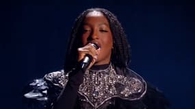 Ebony sur le plateau de la "Star Academy"