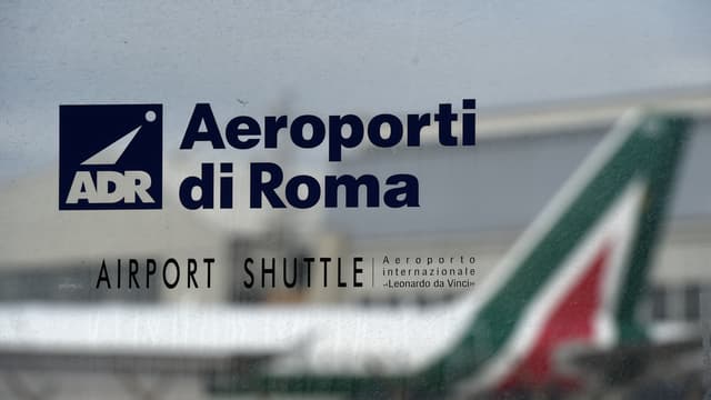 Une fenêtre à l'aéroport de Rome (photo d'illustration)