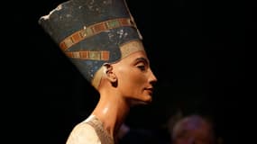 Le buste de la reine Néfertiti, exposé au Neues Museum de Berlin, le 5 décembre 2012.