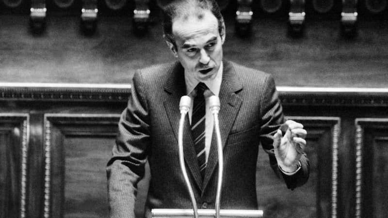 Robert Badinter, ministre de la Justice, s'adressant au Sénat pour présenter son texte sur l'abolition de la peine de mort le 28 septembre 1981