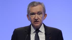 Le transfert en Belgique d'une grande part des avoirs de Bernard Arnault et la demande de nationalité belge du PDG de LVMH apportent un éclairage sur les épineuses questions successorales d'un grand groupe familial. /Photo d'archives/REUTERS/Gonzalo Fuent