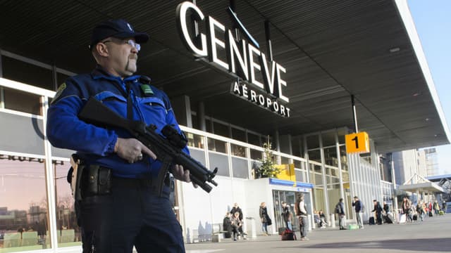 Deux Syriens soupçonnés d'être en lien avec un groupe jihadiste ont été arrêtés vendredi en Suisse.