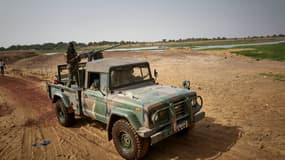 Un pick-up de l'armée malienne patrouille dans le centre du Mali, le 28 février 2020. (PHOTO D'ILLUSTRATION)
