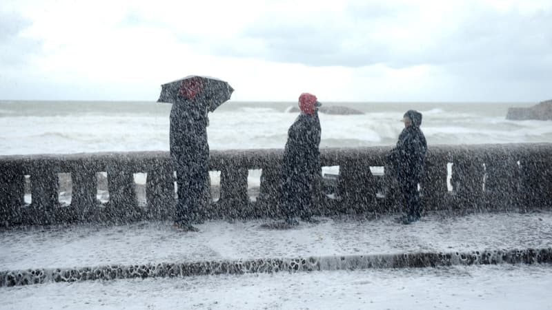 Forte tempête à Biarritz le 1er février 2014.