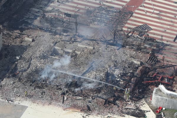 Le château de Shuri détruit pas les flammes Le château de Shuri détruit pas les flammes