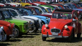 Plus de 2.500 2CV étaient rassemblées dans le Doubs ce week-end, à l'occasion des célébrations sur les 70 ans de la petite Citroën.