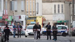 	Une fusillade à la kalachnikov dimanche dans une épicerie de nuit des quartiers nord de Marseille a fait deux morts et un blessé.
	