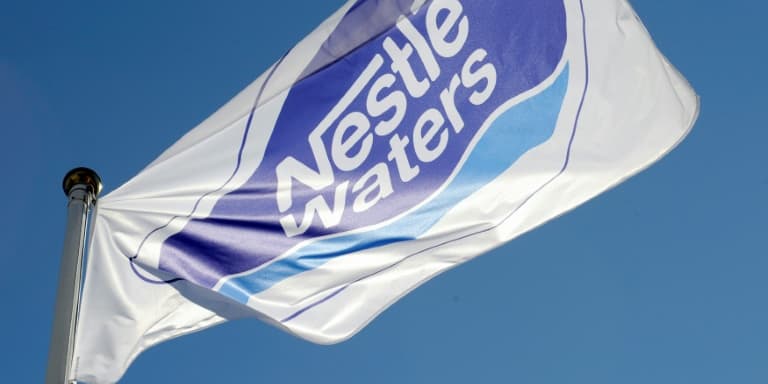 Le recours à des traitements interdits pour purifier les eaux minérales, reconnu lundi par le groupe Nestlé, concerne environ un tiers des marques en France, selon des médias