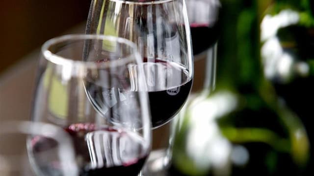 Les châteaux Angelus et Pavie rejoignent Cheval-Blanc et Ausone sur la plus haute marche du classement des grands crus de Saint-Emilion. Ce classement comprend 82 crus classés, selon la liste établie par la Commission de classement des crus de l'AOC Saint