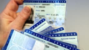 Jean-Marc Ayrault doit présenter les 201 mesures ainsi que 3 milliards d'économie dans l'administration. La durée de vie des cartes d'identité pourrait passer de 10 à 15 ans.