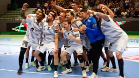 Les joueurs du HBC Nantes fêtent leur victoire en Ligue des champions de handball, 30 avril 2025