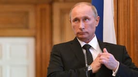 Vladimir Poutine poursuit son bras de fer avec les Occidentaux sur l'Ukraine.