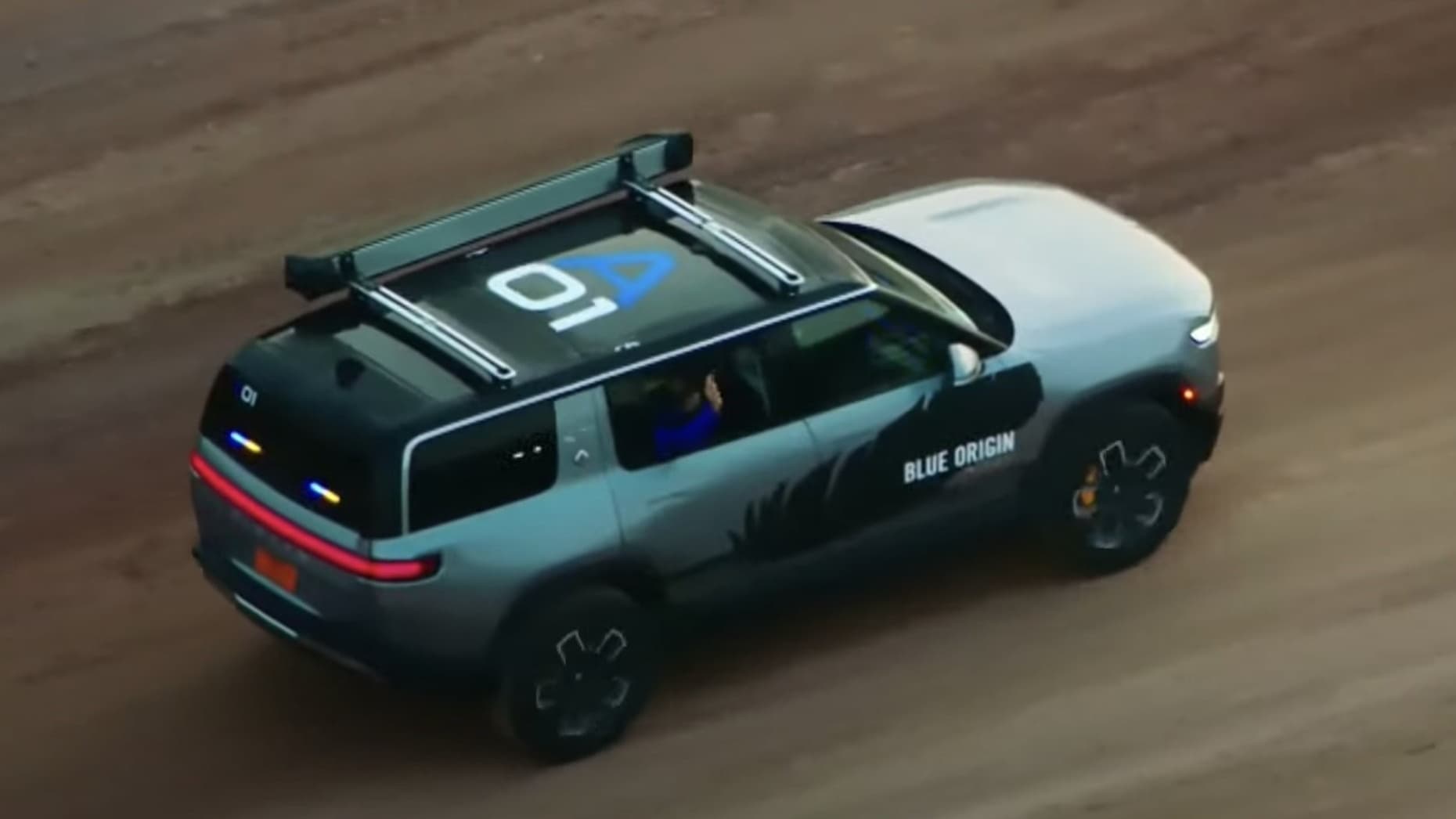 Le SUV 100% électrique de Rivian a transporté les passagers du vol Blue Origin.