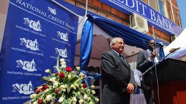 Dominique Strauss-Kahn, qui limite ses apparitions publiques depuis l'affaire du Sofitel de New York, a participé mardi à l'inauguration de la National Credit Bank, nouvelle institution bancaire du Soudan du Sud. /Photo prise le 14 mai 2013/REUTER/Herewar